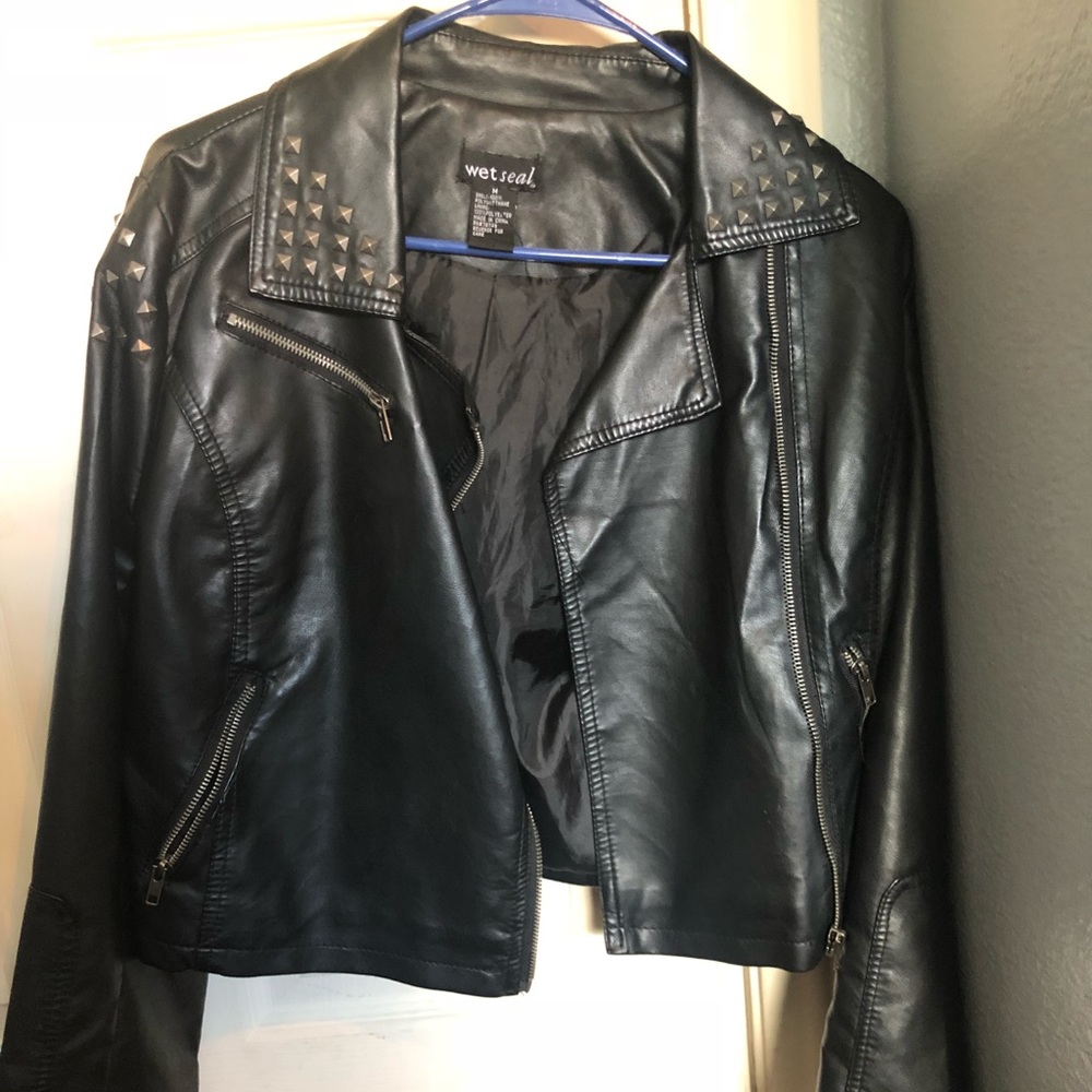 Wet seal jacket